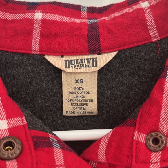 Deluth Trading fleece lined woman’s flannel long sleeve shirt. - Picture 3 of 4